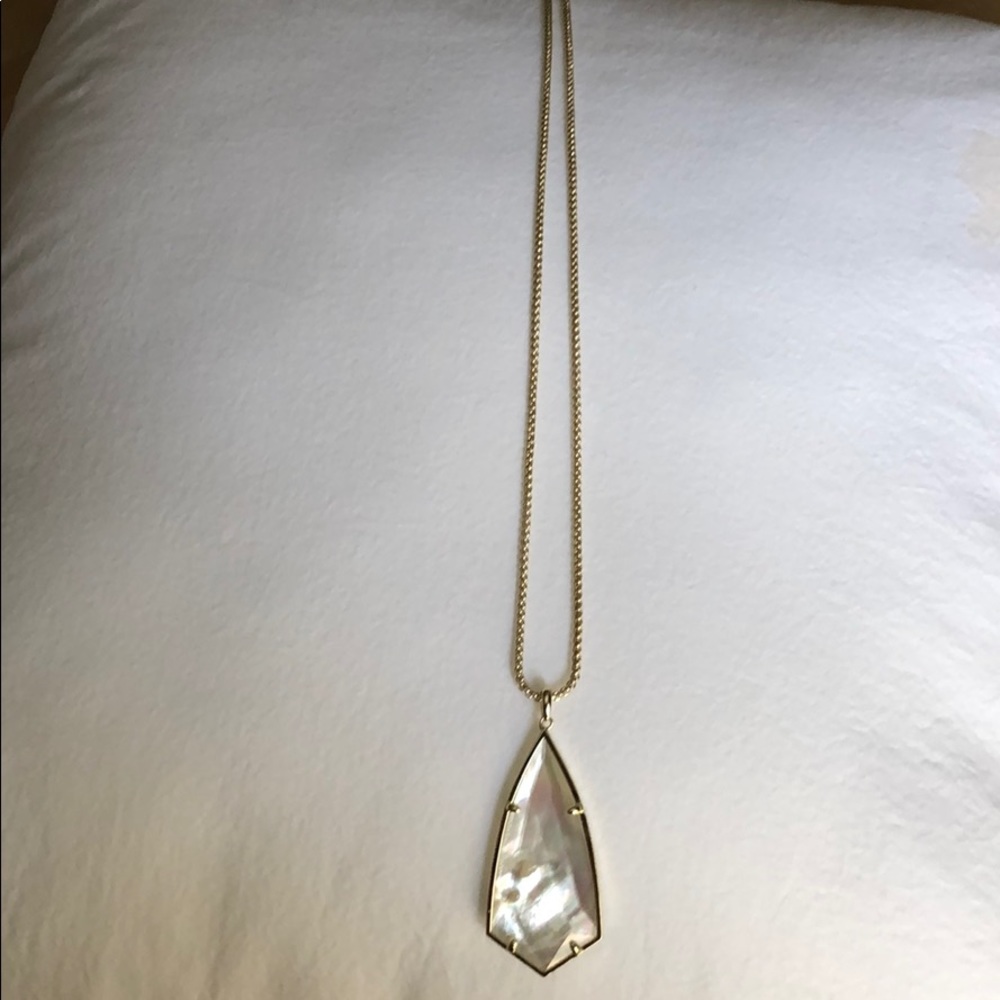 Kendra Scott pendant necklace